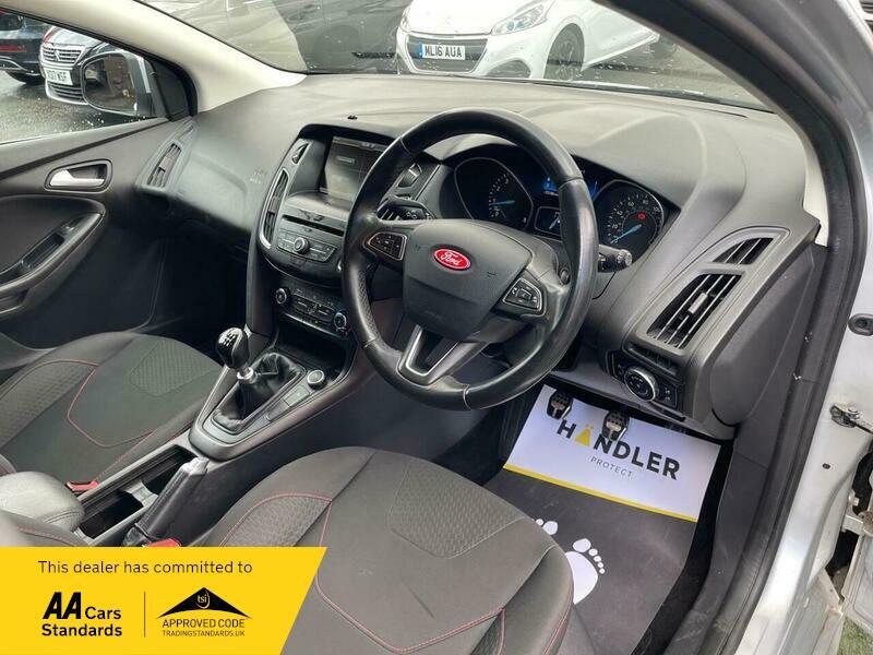 2016 Ford Focus image 25