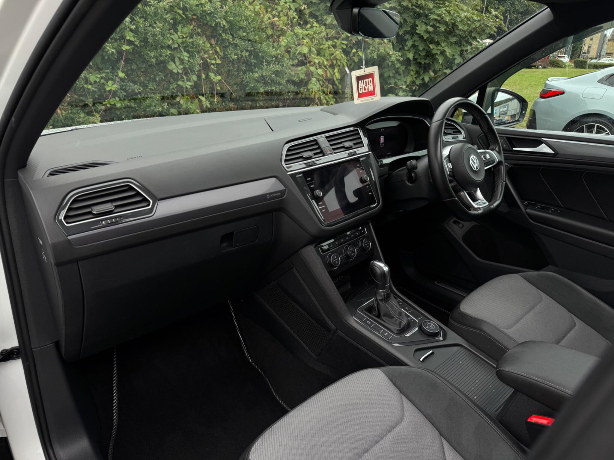 Volkswagen Tiguan view 16