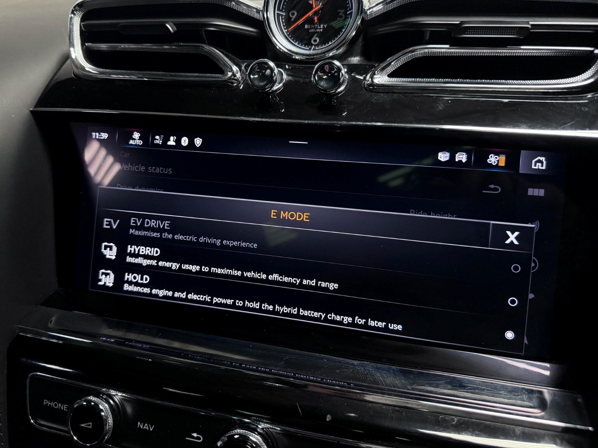 Bentley Bentayga view 65