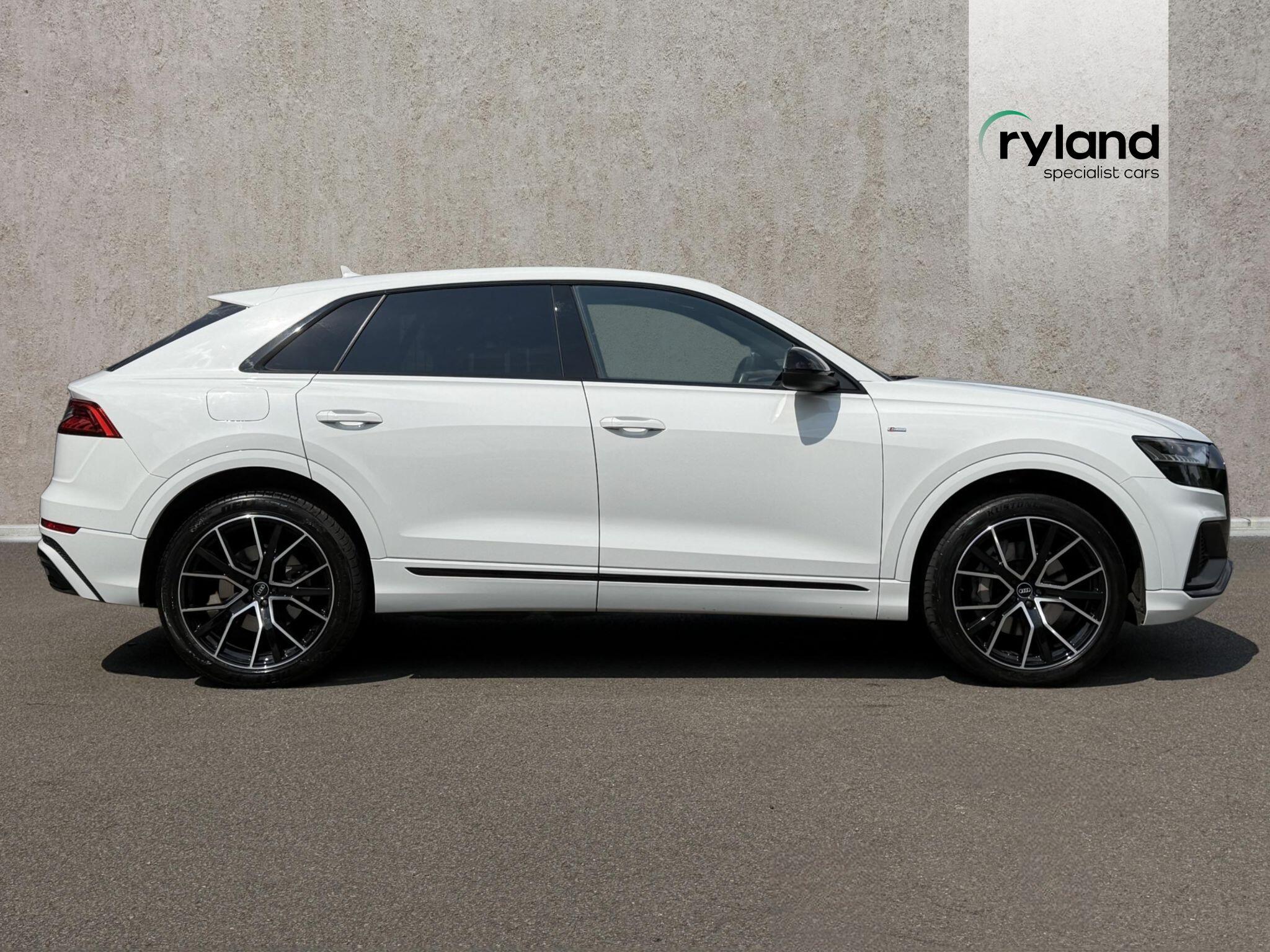 Audi Audi Q8 view 3