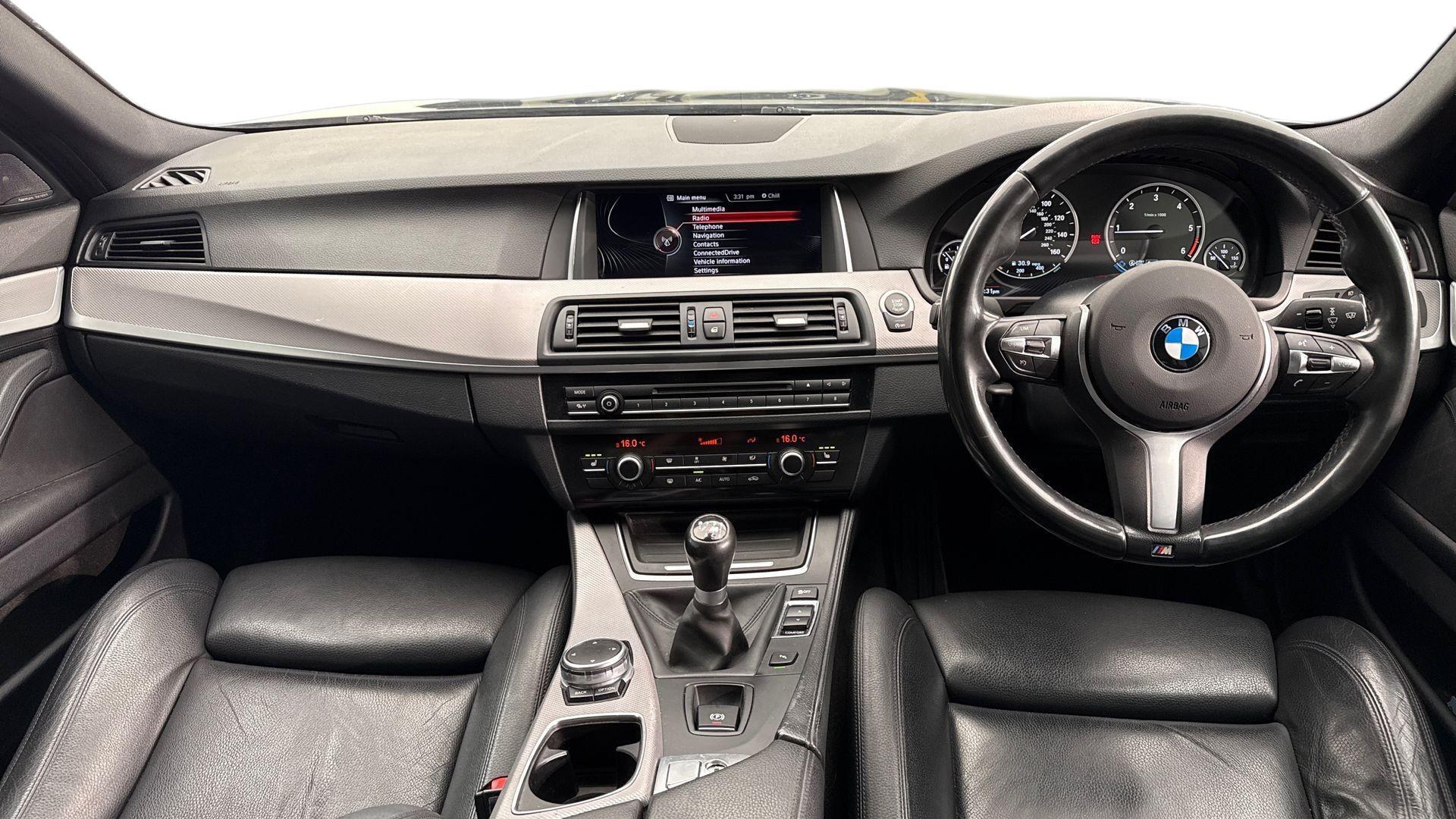 BMW 5 Series view 4