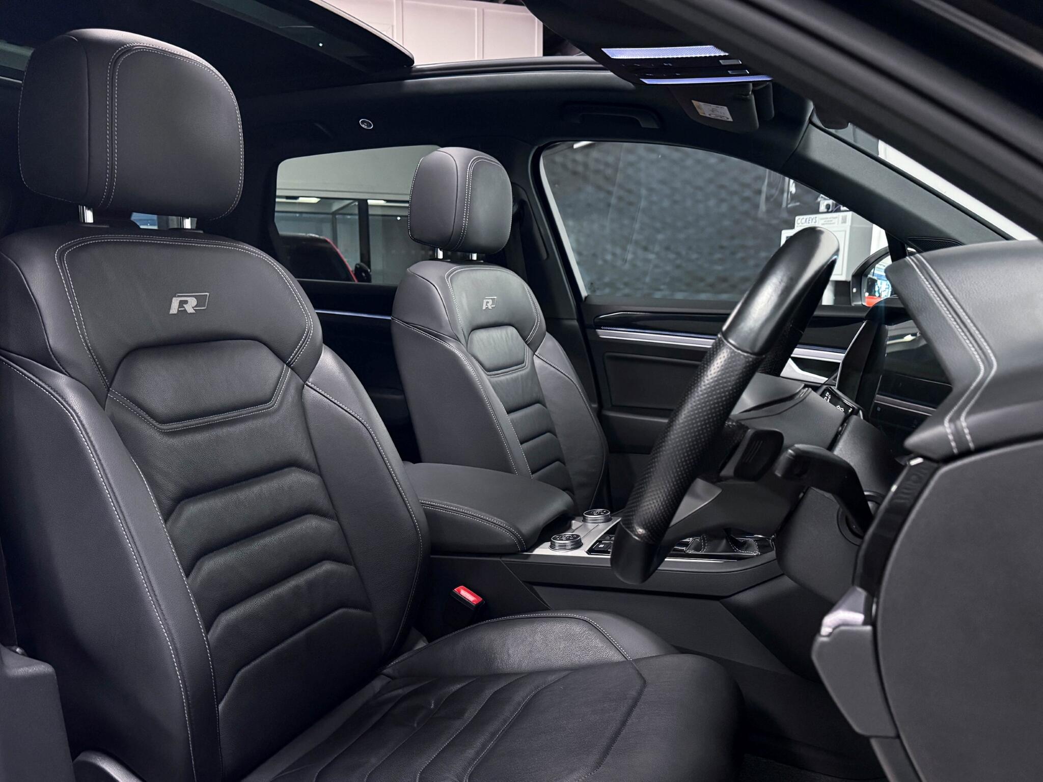 Volkswagen Touareg view 27