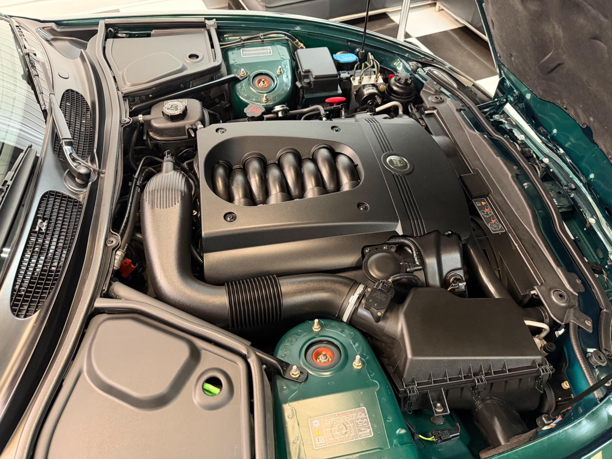 Jaguar XK8 view 20