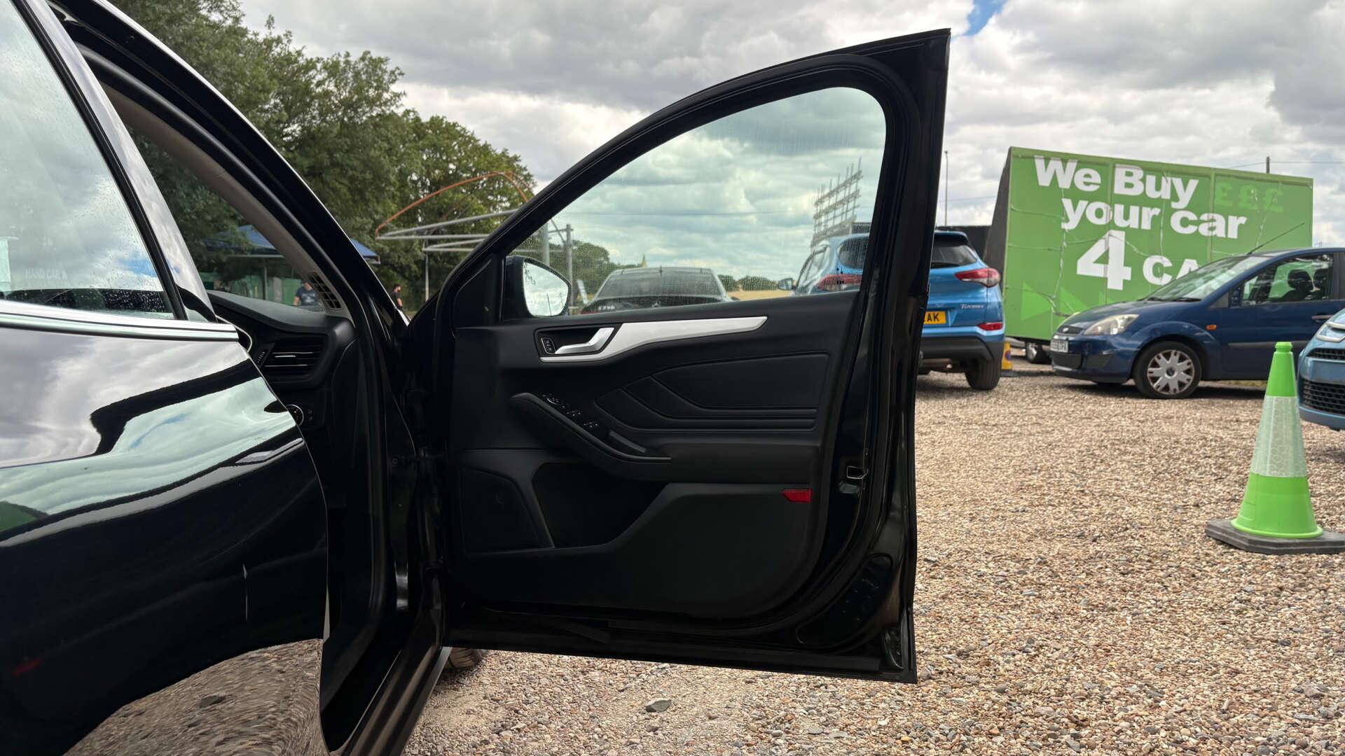 Ford Focus view 41