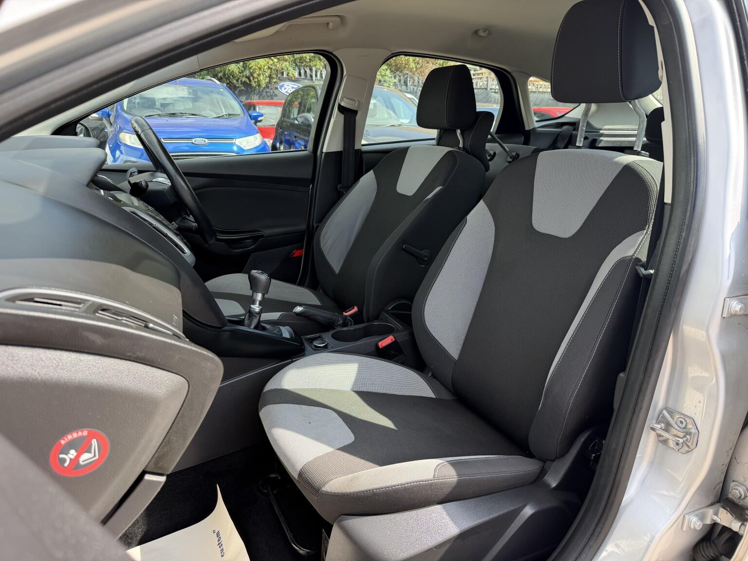 Ford Focus view 13