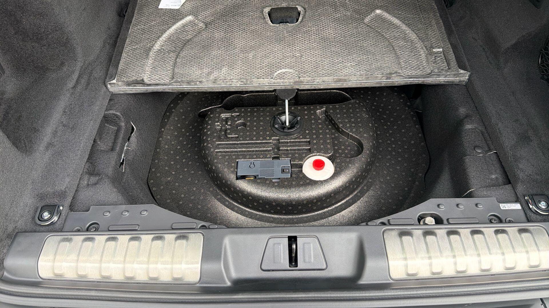 Land Rover Range Rover Sport view 26