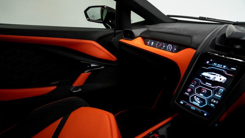 Lamborghini Revuelto view 28