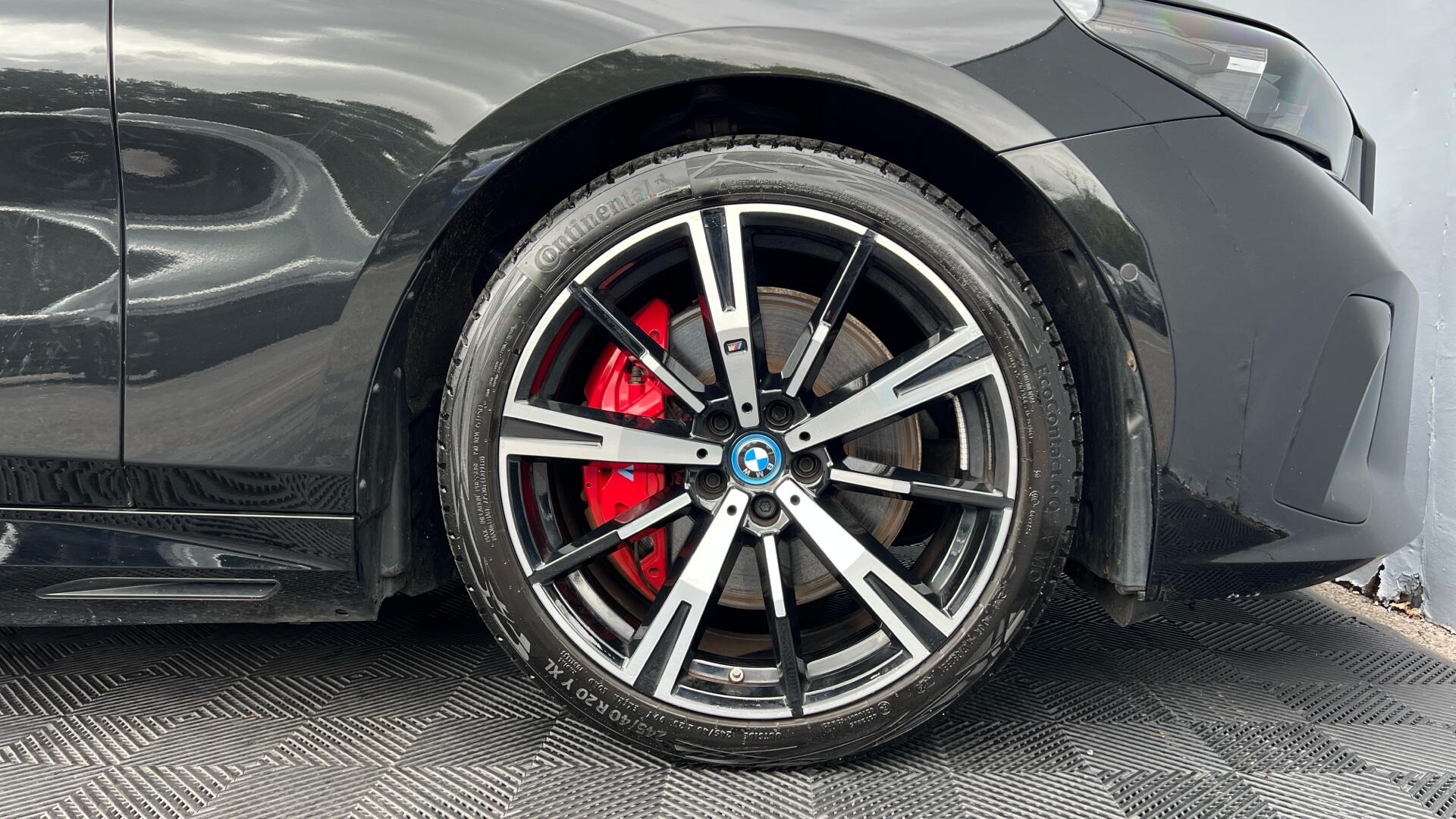 BMW I5 view 15