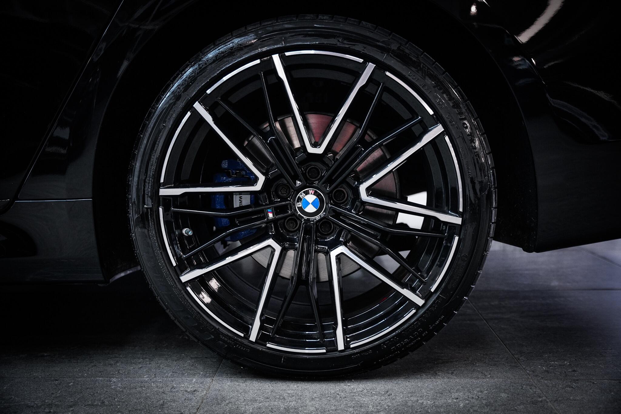 BMW 7 Series view 28