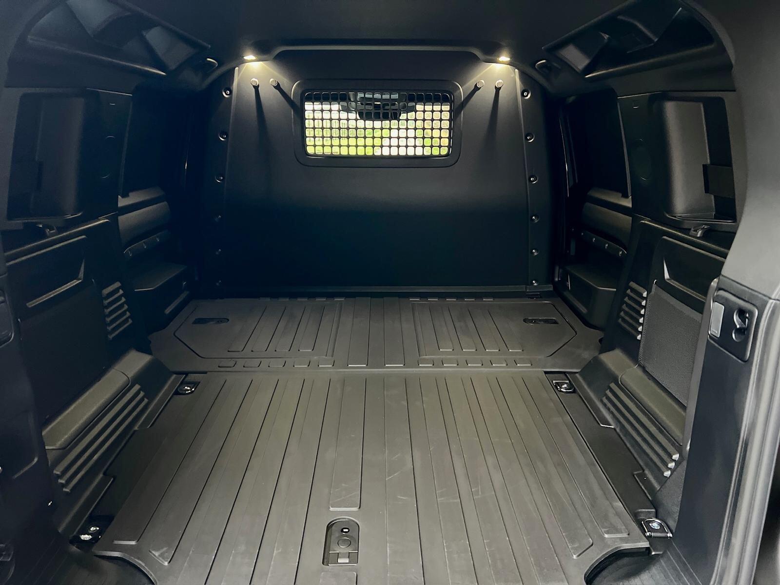Land Rover Defender view 23