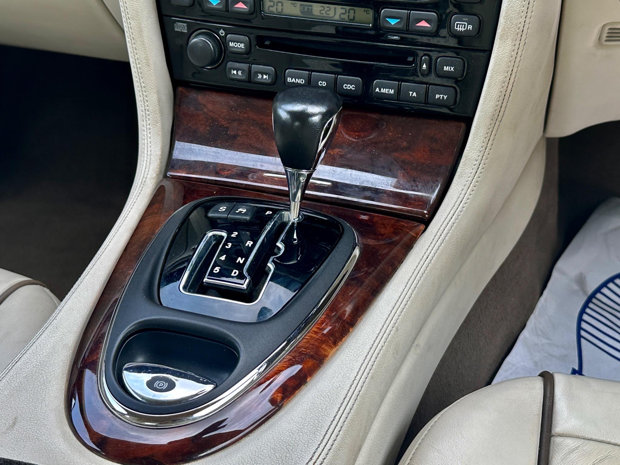 Jaguar XJ view 21