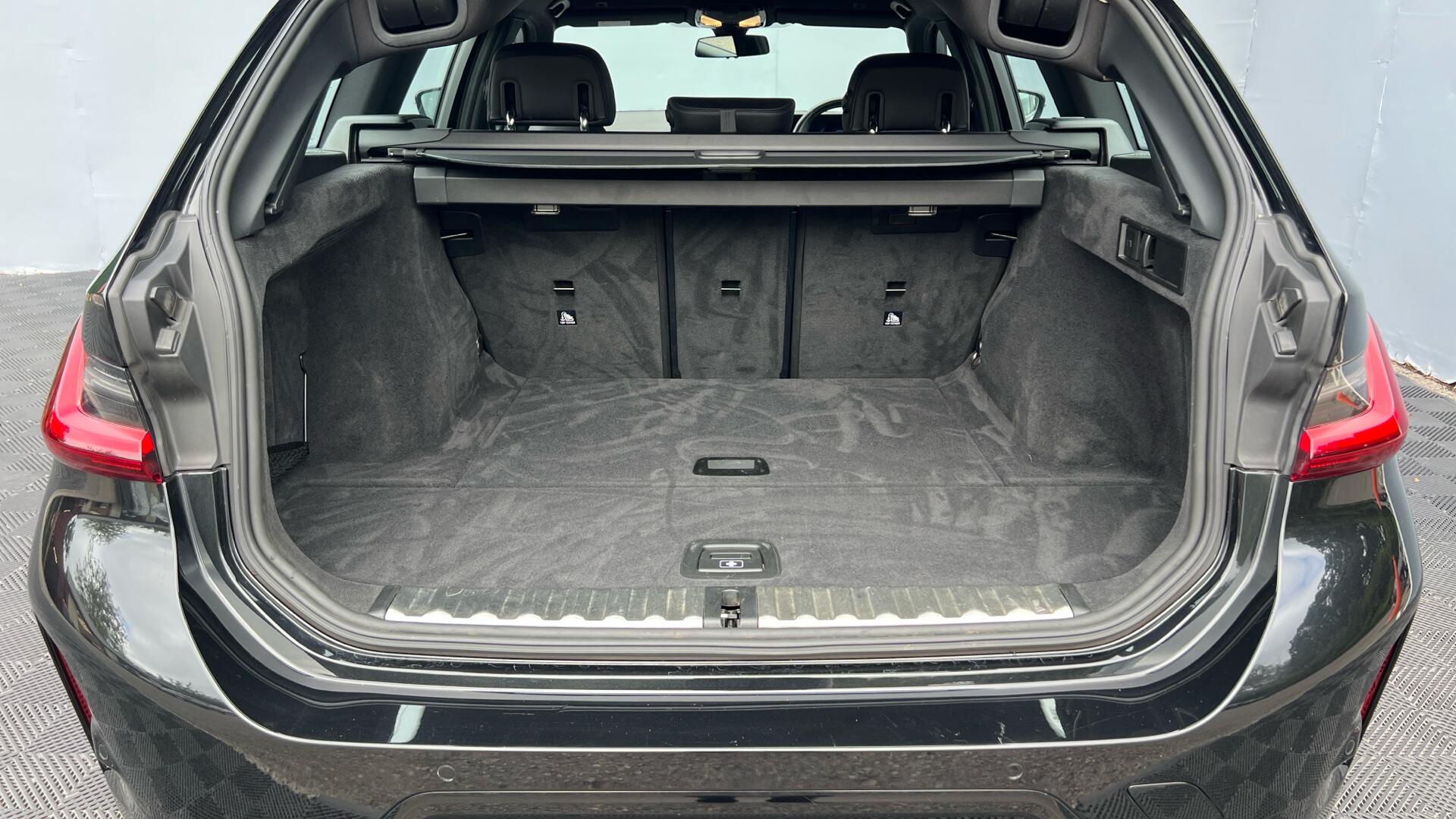BMW 3 Series view 13