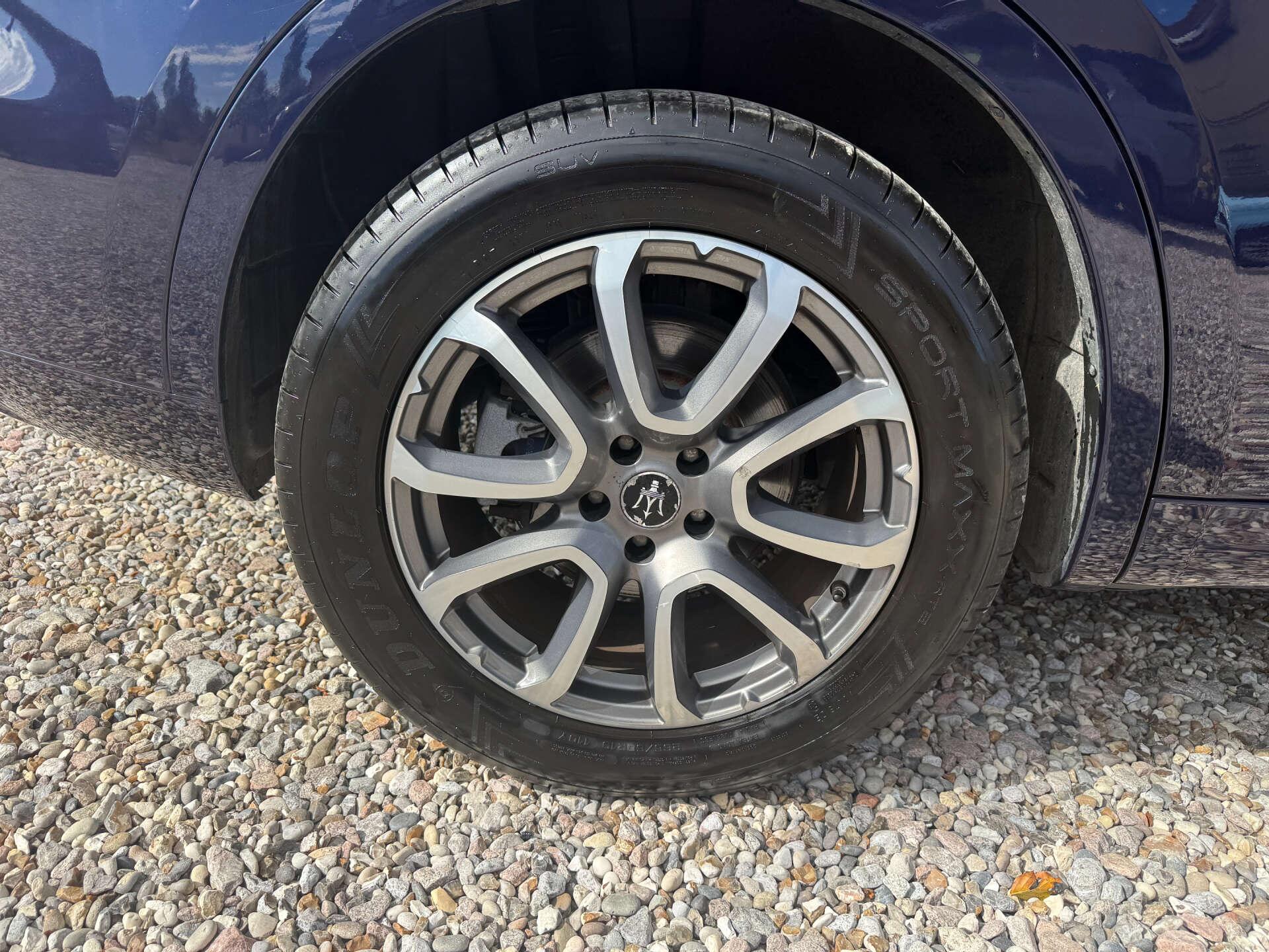 Maserati Levante view 11