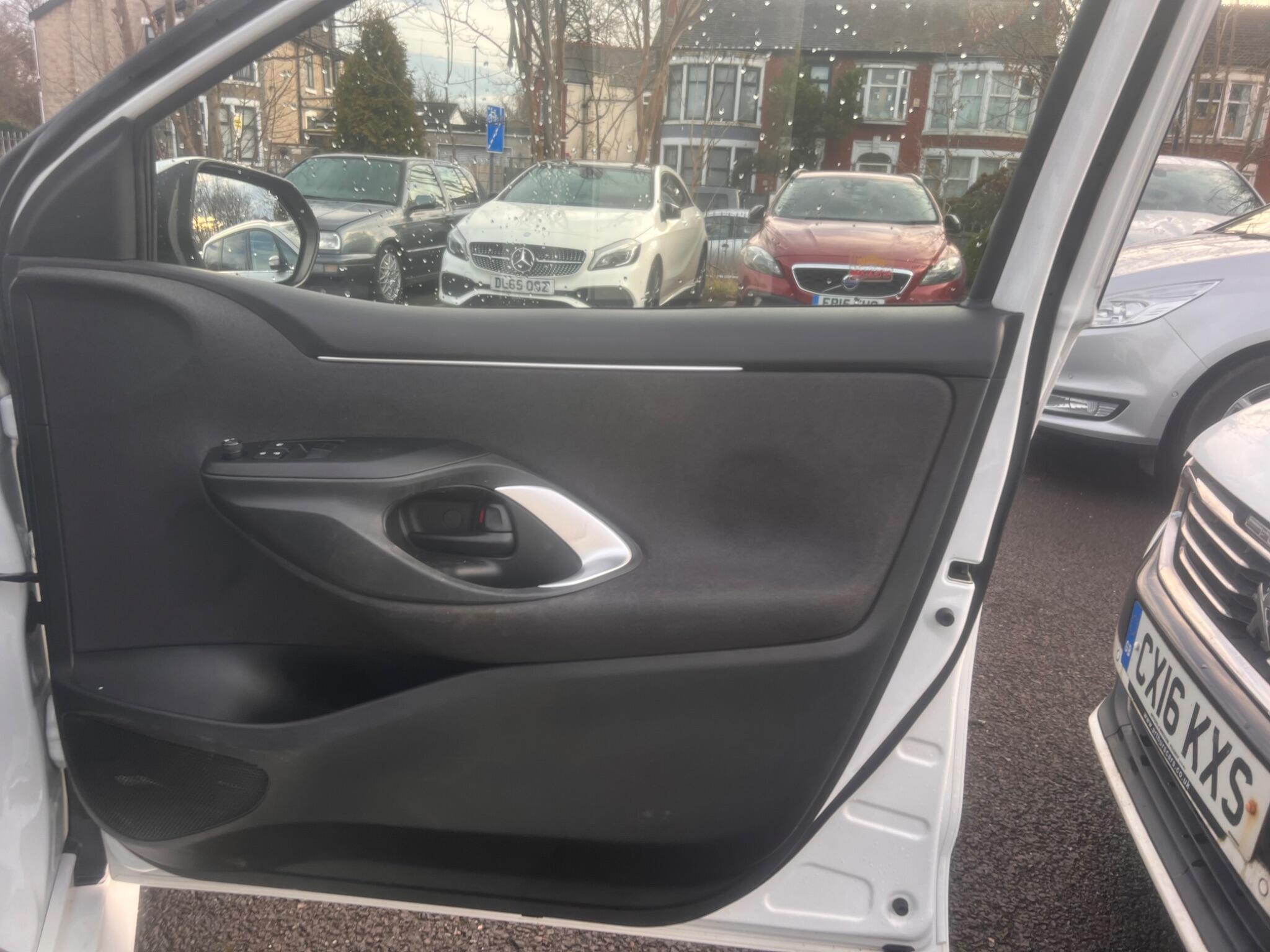 2023 Toyota Yaris 1.5 VVT-h Icon E-CVT Euro 6 (s/s) 5dr • 77,392 miles image 10