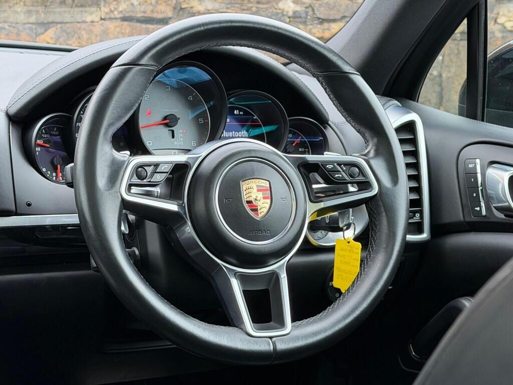 Porsche Cayenne view 26