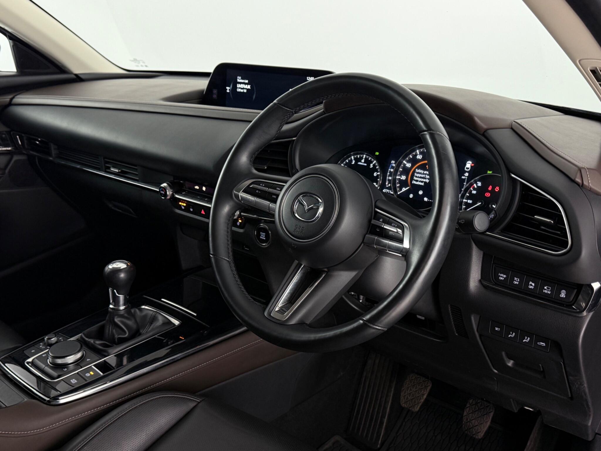 Mazda CX-30 view 3