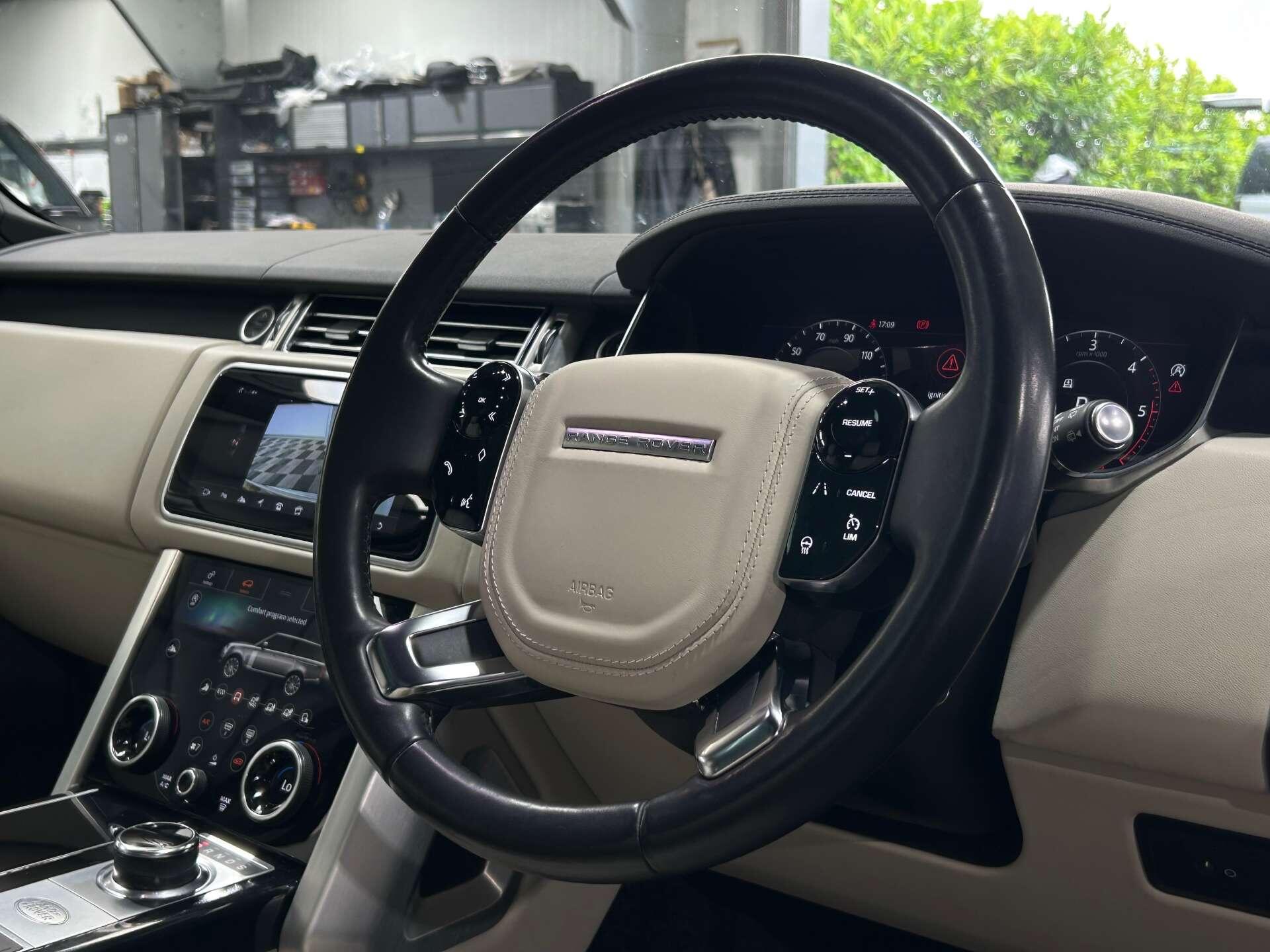 Land Rover Range Rover view 2