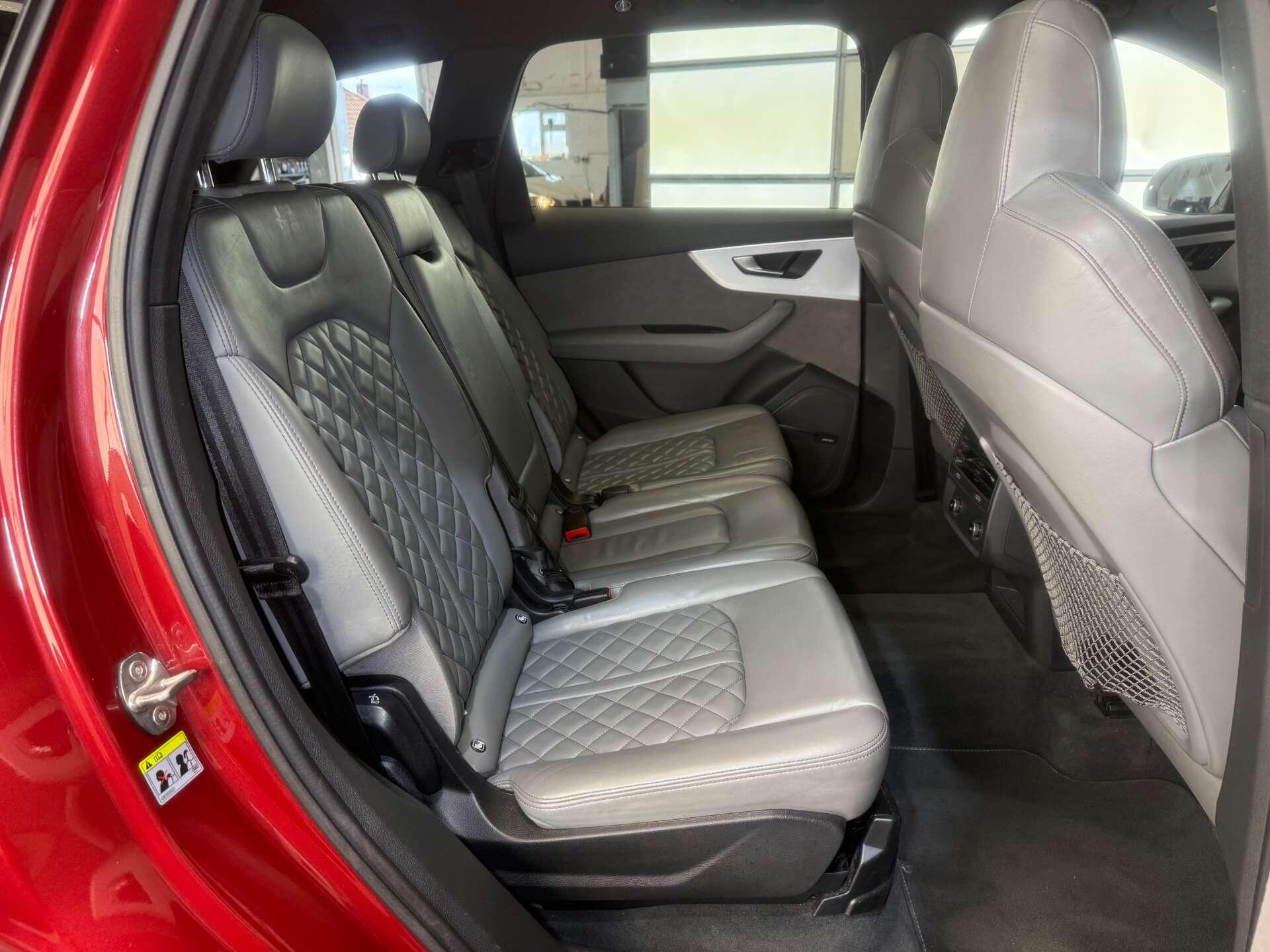 Audi SQ7 view 23