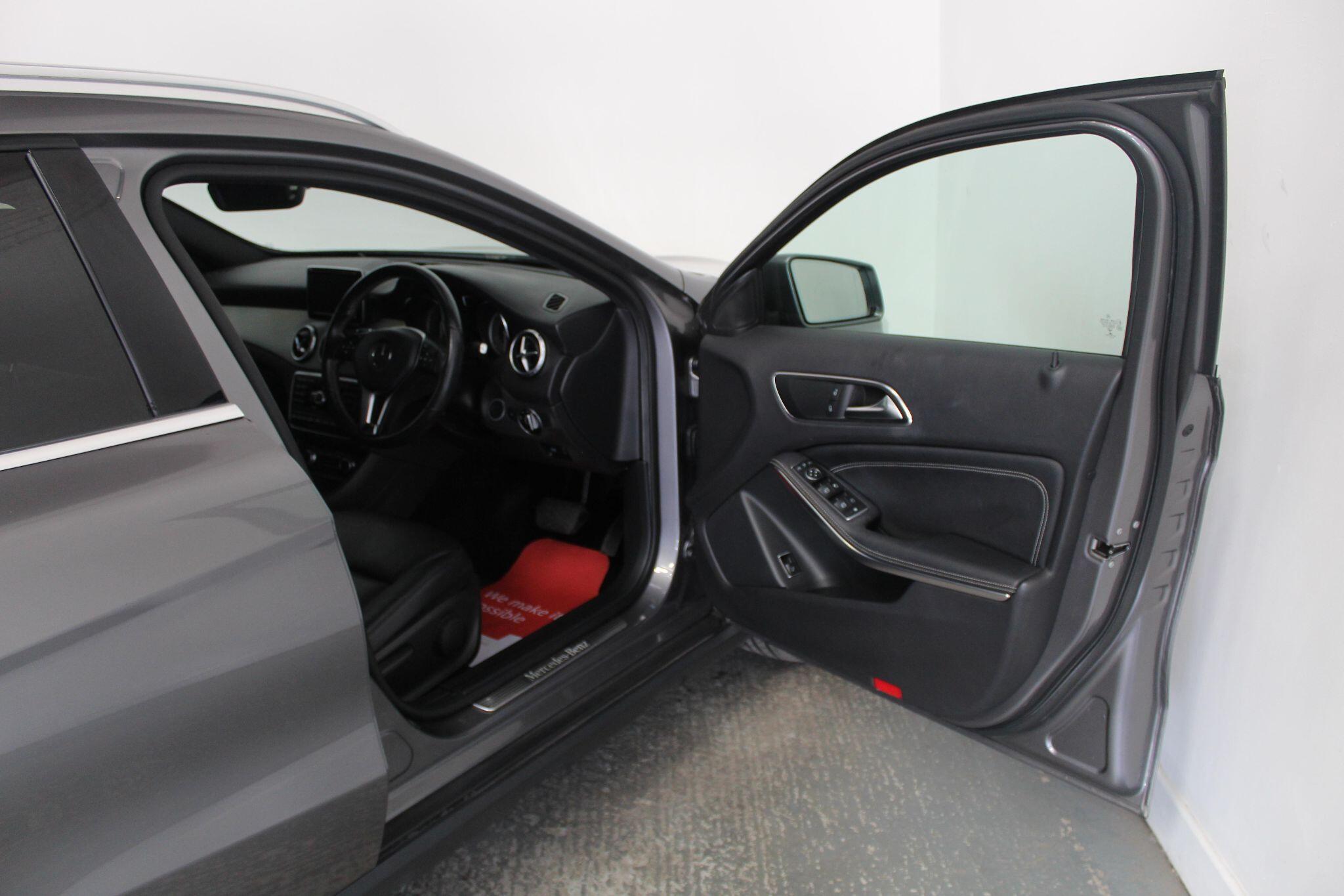 Mercedes-Benz Gla view 27