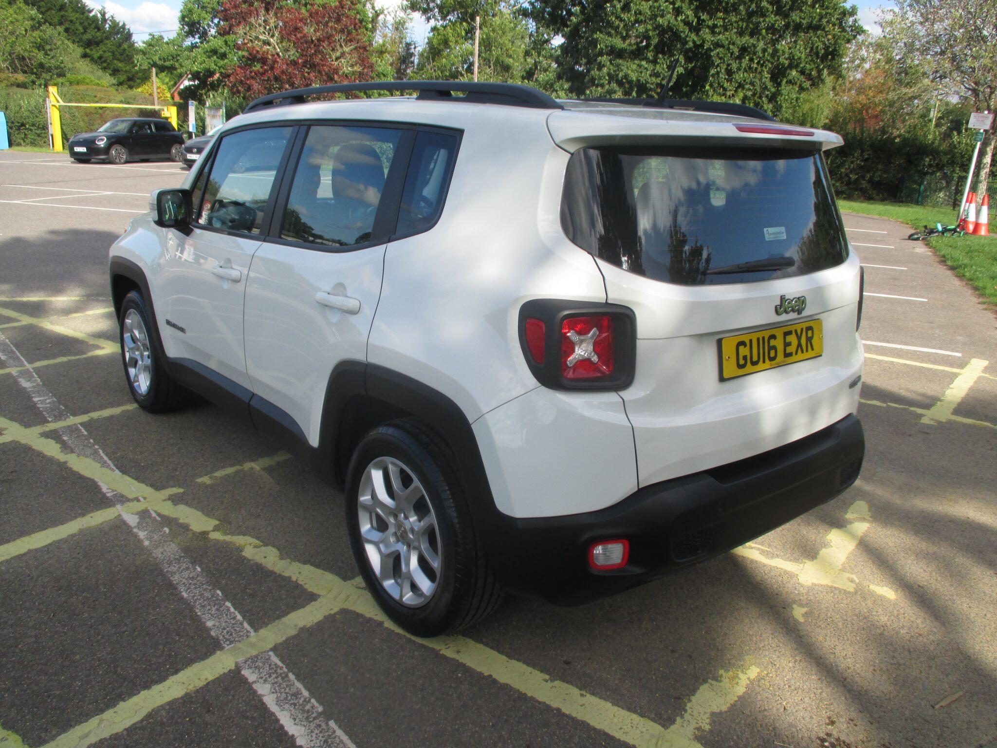 Jeep Renegade view 17