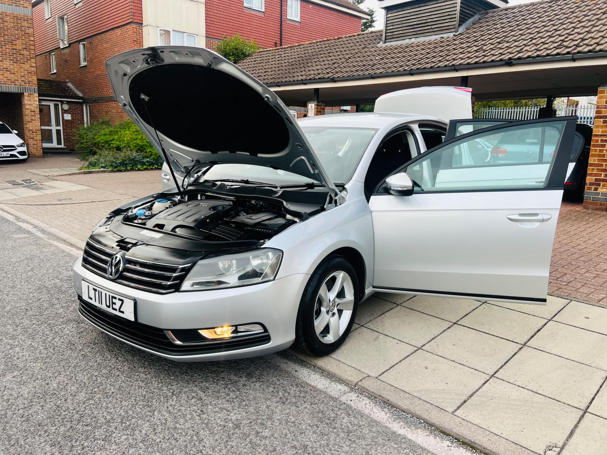 Volkswagen Passat view 4