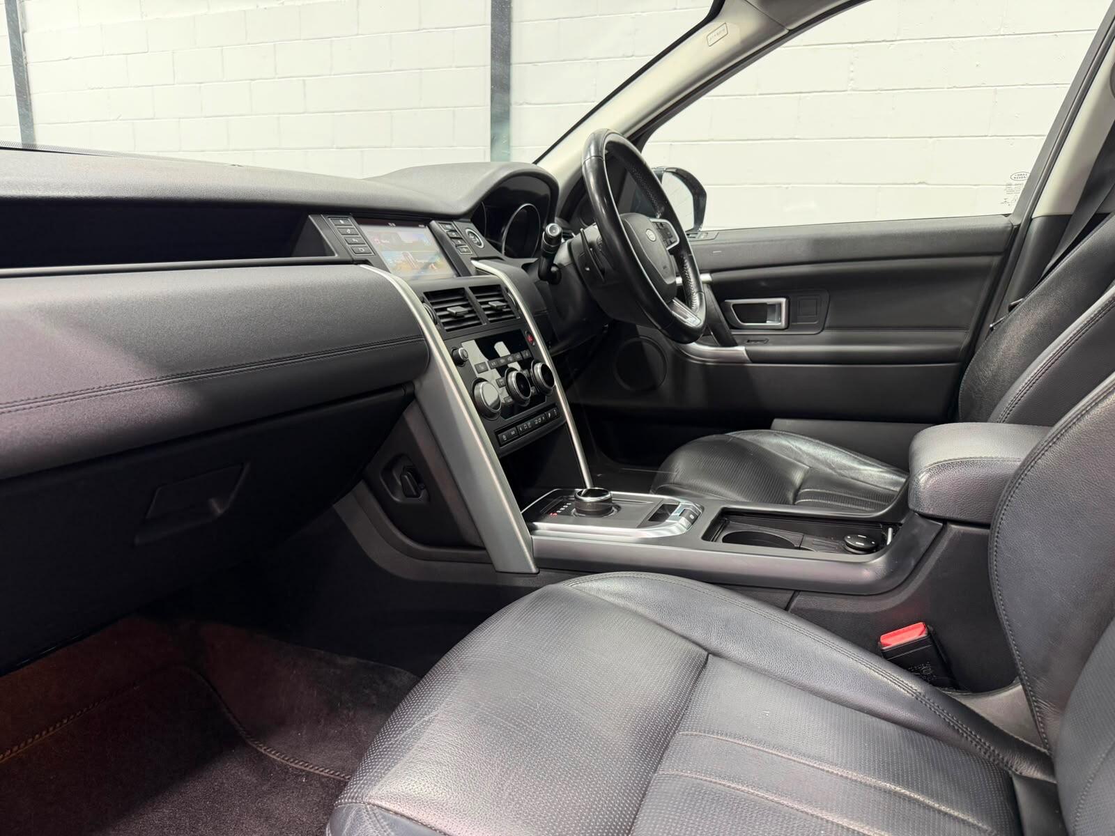 Land Rover Discovery Sport view 35