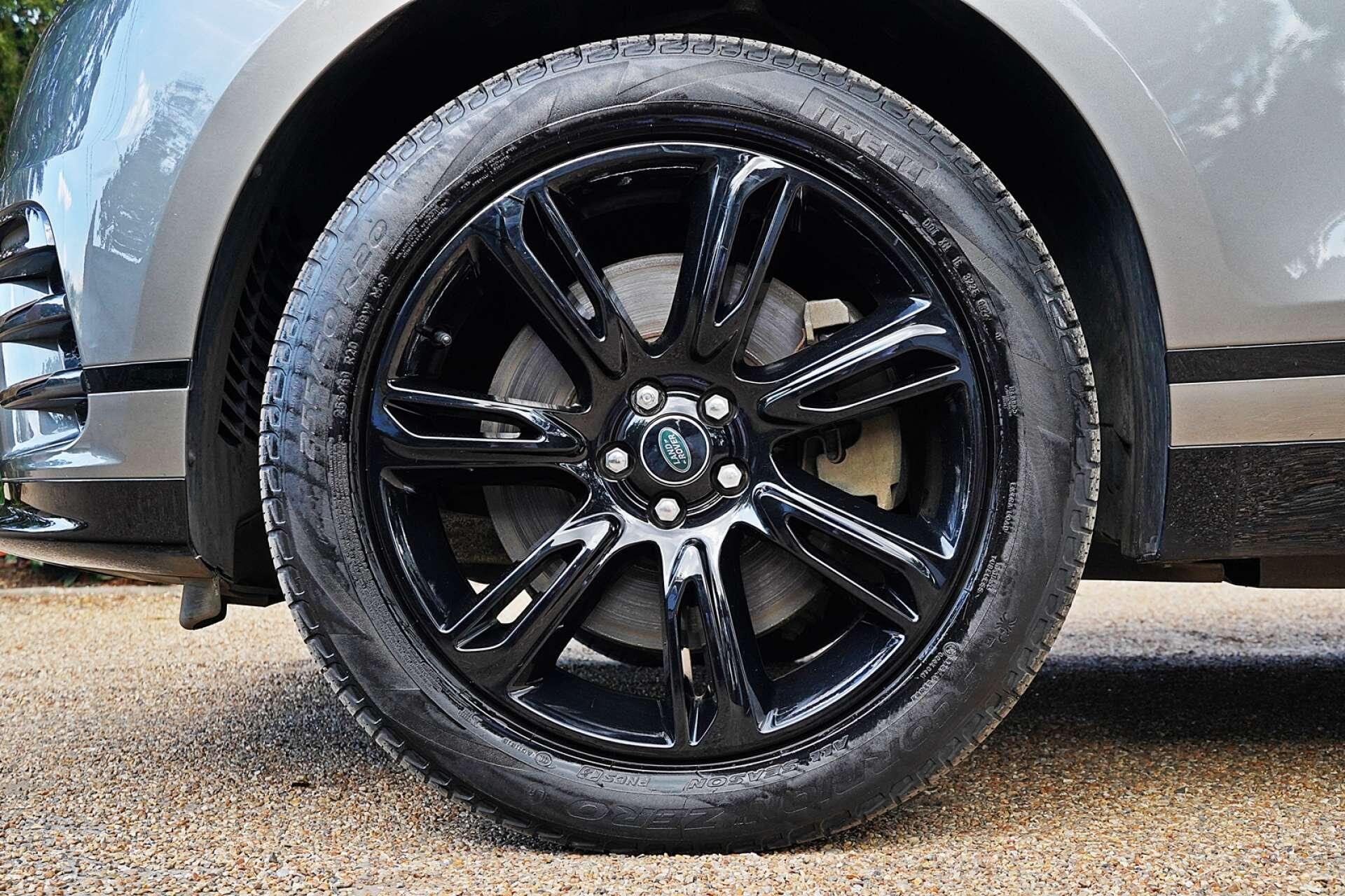 Land Rover Range Rover Velar view 2