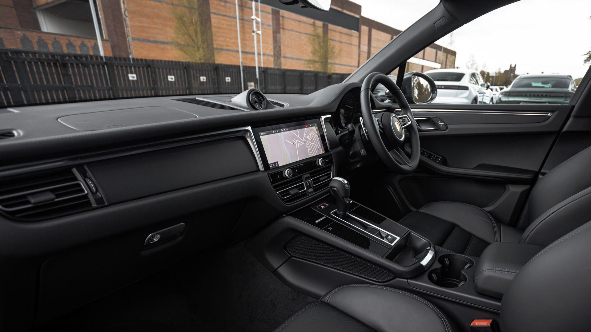 Porsche Macan view 10