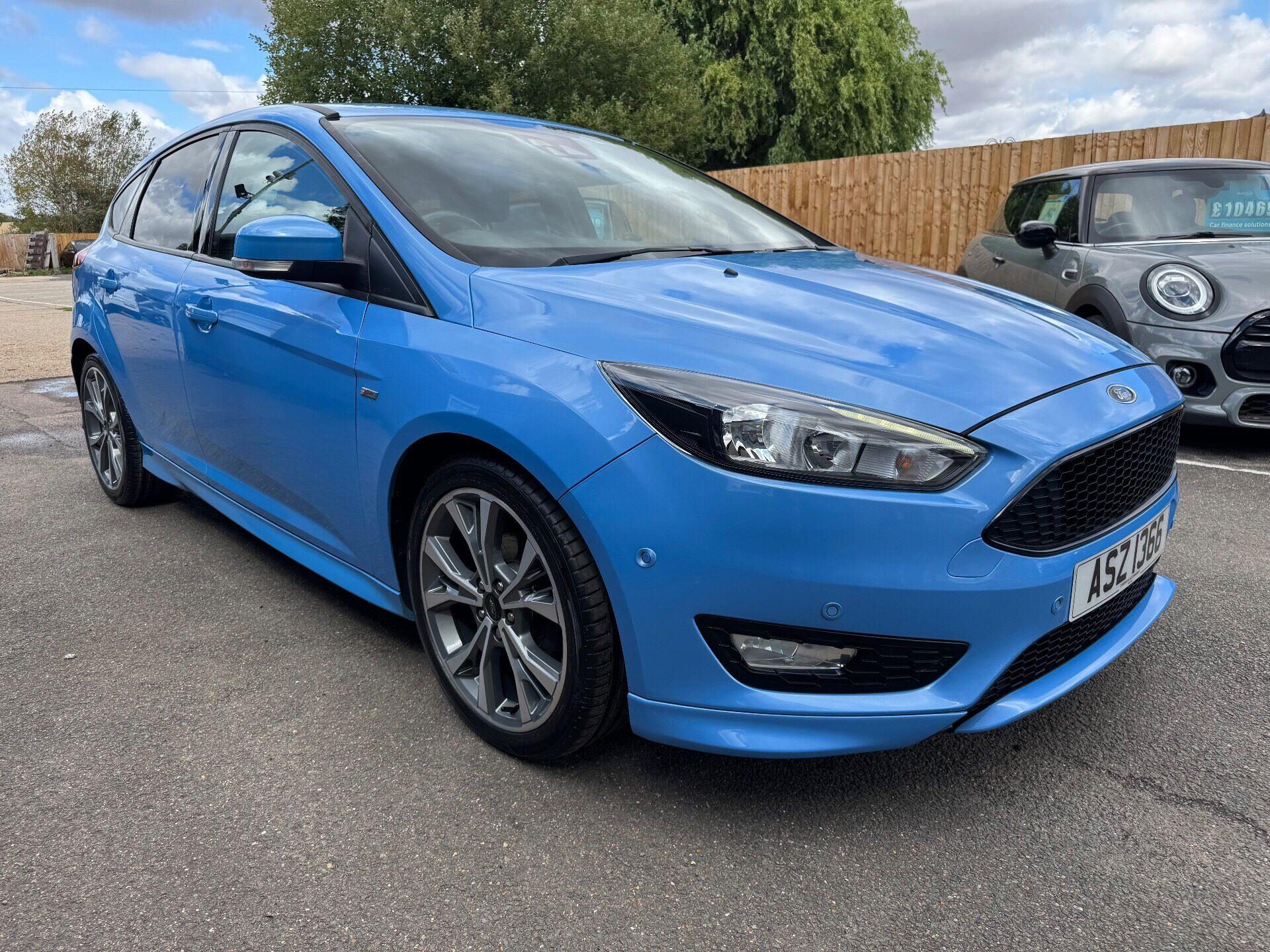 Ford Focus view 2