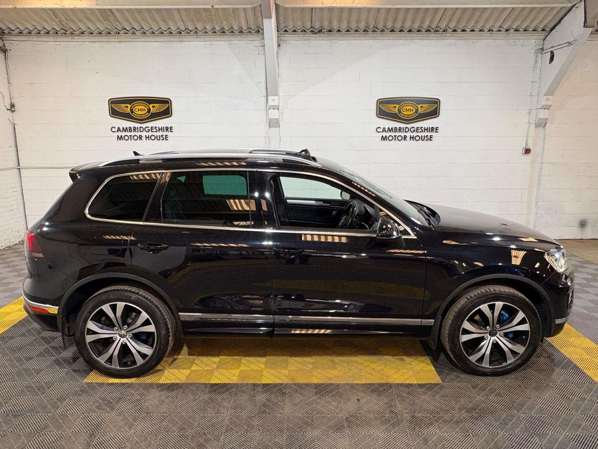 Volkswagen Touareg view 18