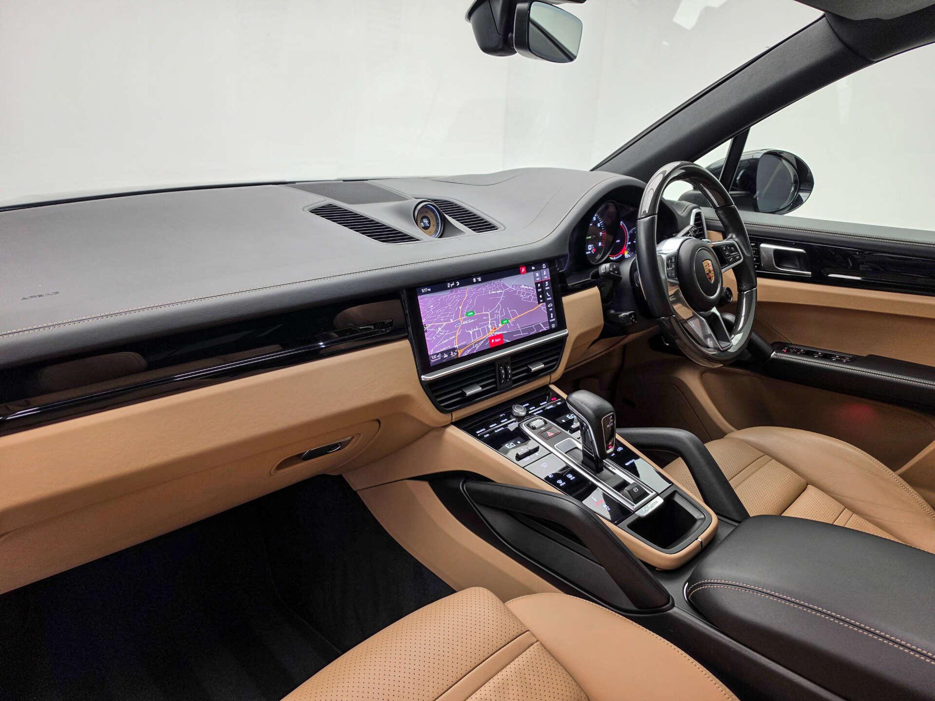 Porsche Cayenne view 19
