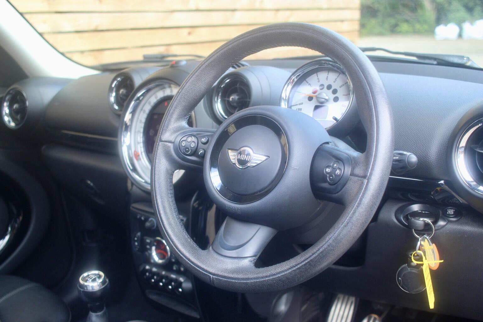 Mini Countryman view 23