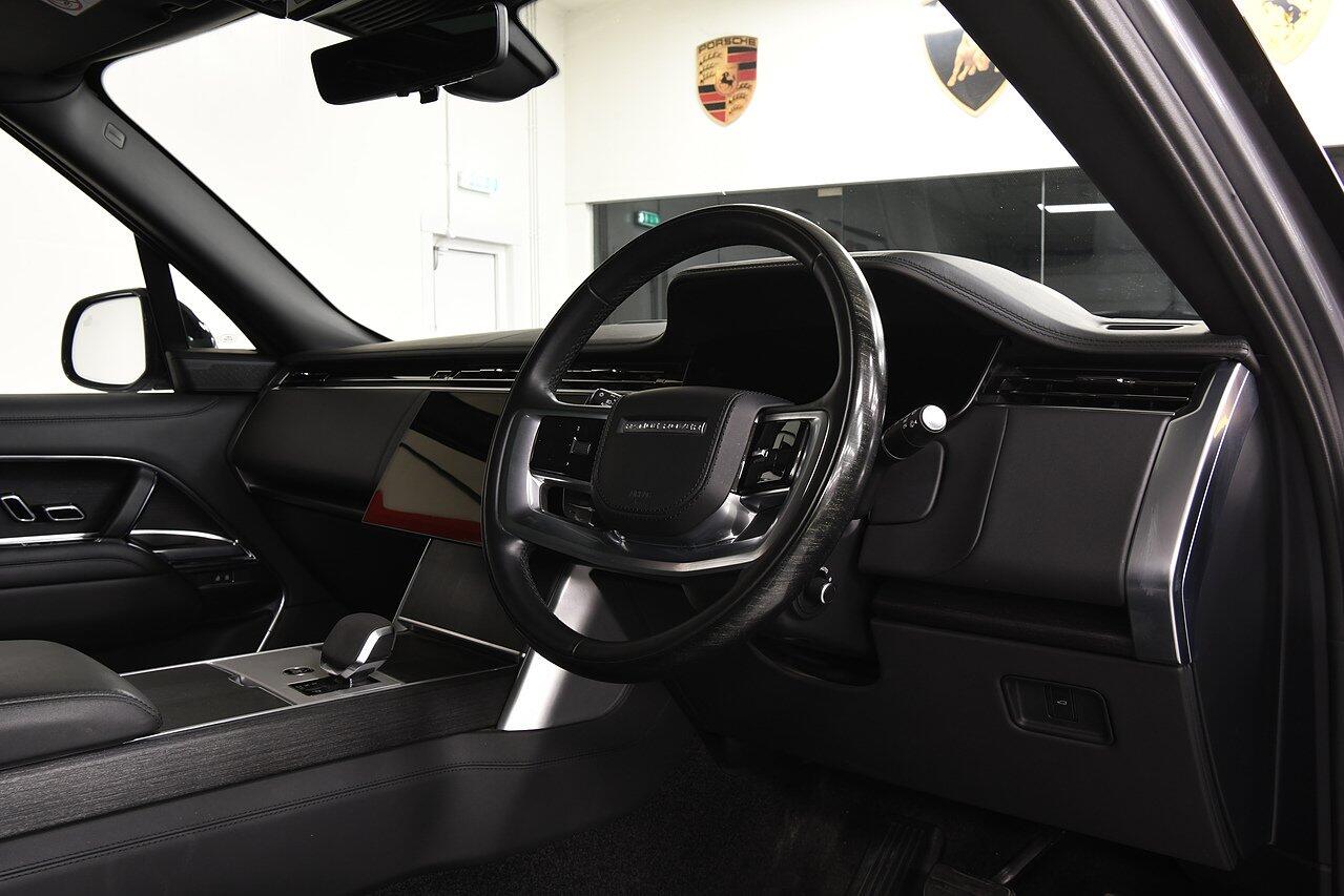 Land Rover Range Rover view 4