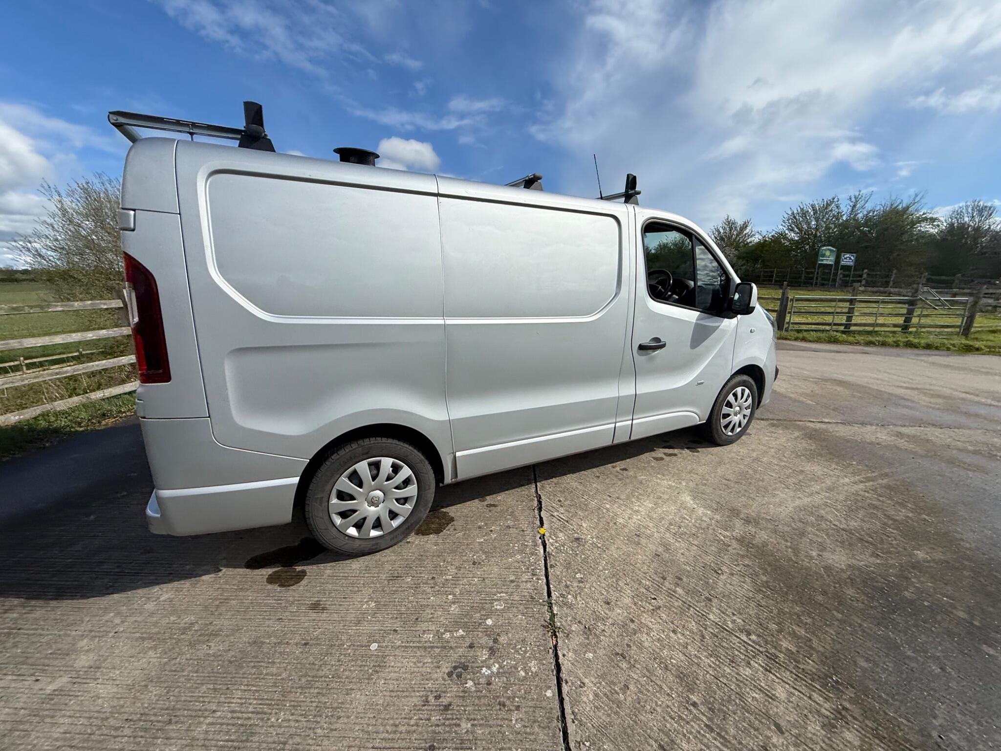 Vauxhall Vivaro 1.6 CDTi 2900 BiTurbo Sportive L1 H1 Euro 6 (s/s) 5dr — photo 21 of 98
