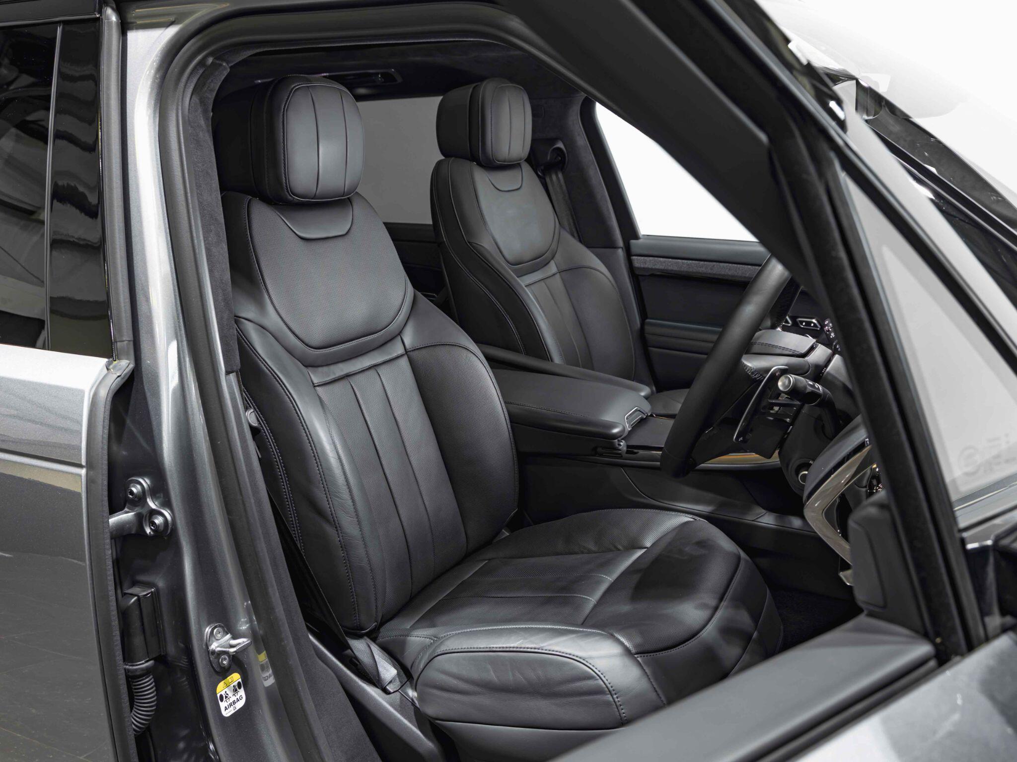 Land Rover Range Rover Sport view 2