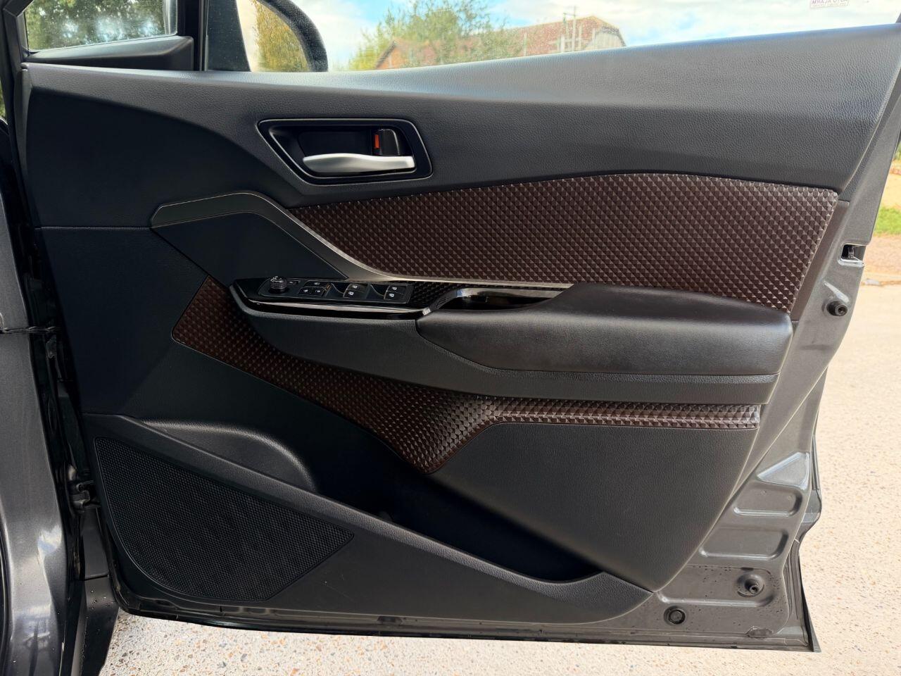 Toyota C-HR view 15