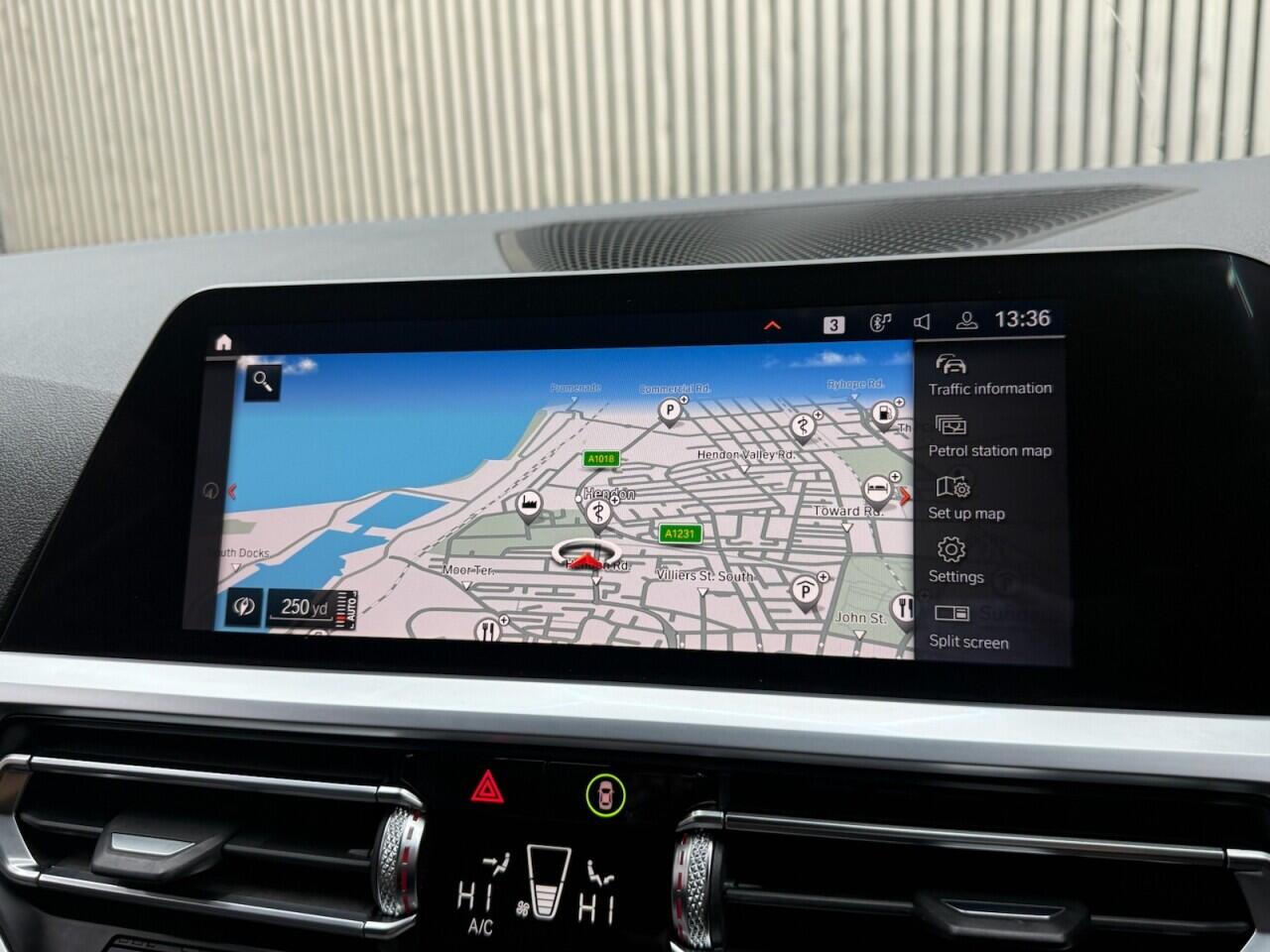 BMW 3 Series view 17