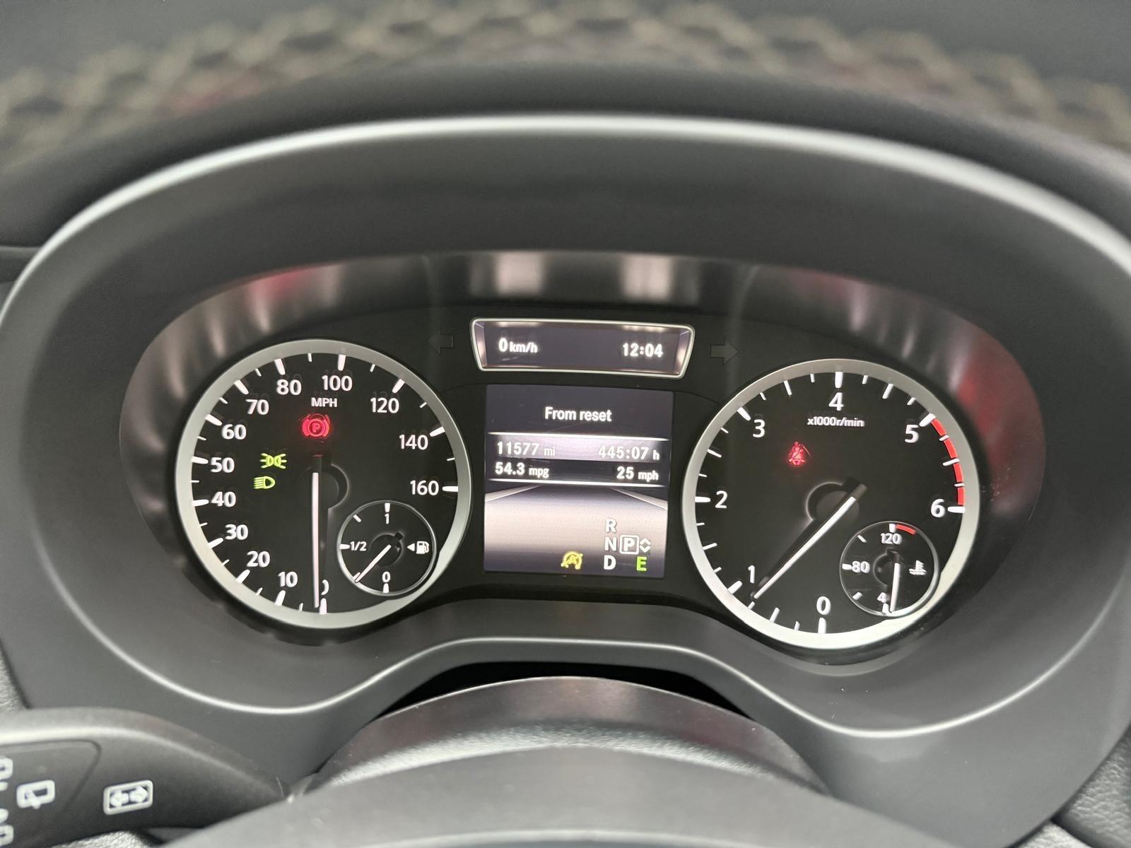 Infiniti Q30 view 16