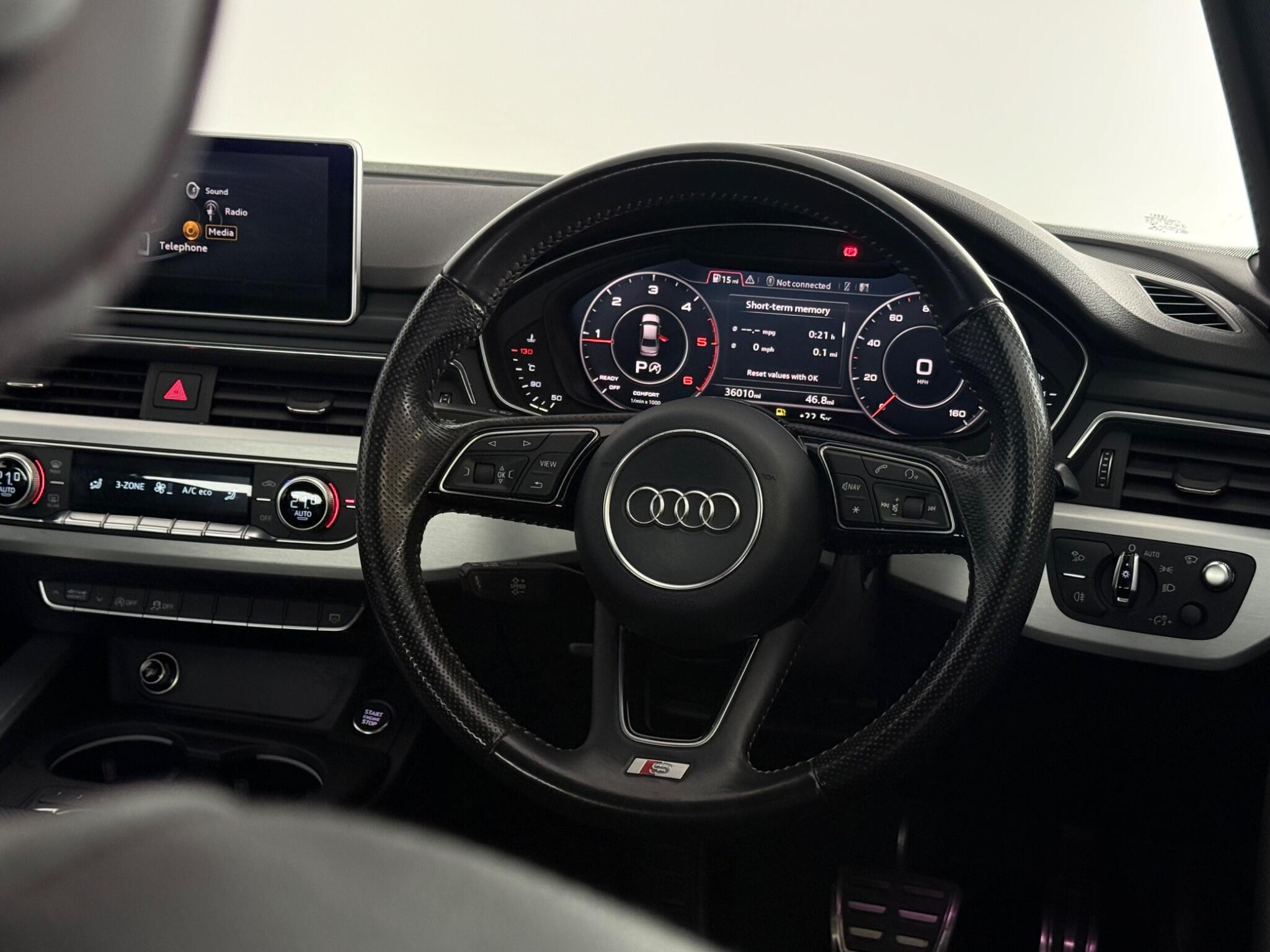 Audi A4 view 13