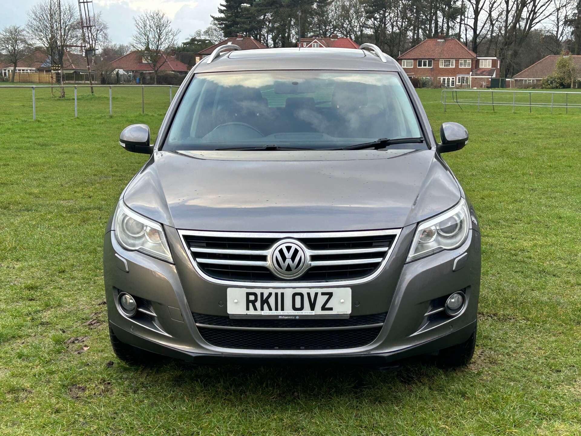 Volkswagen Tiguan view 2