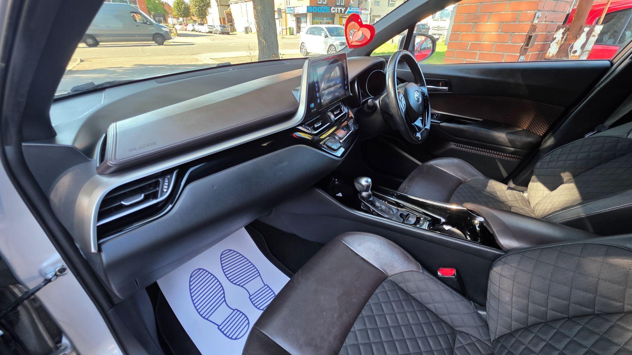 Toyota C-HR view 27