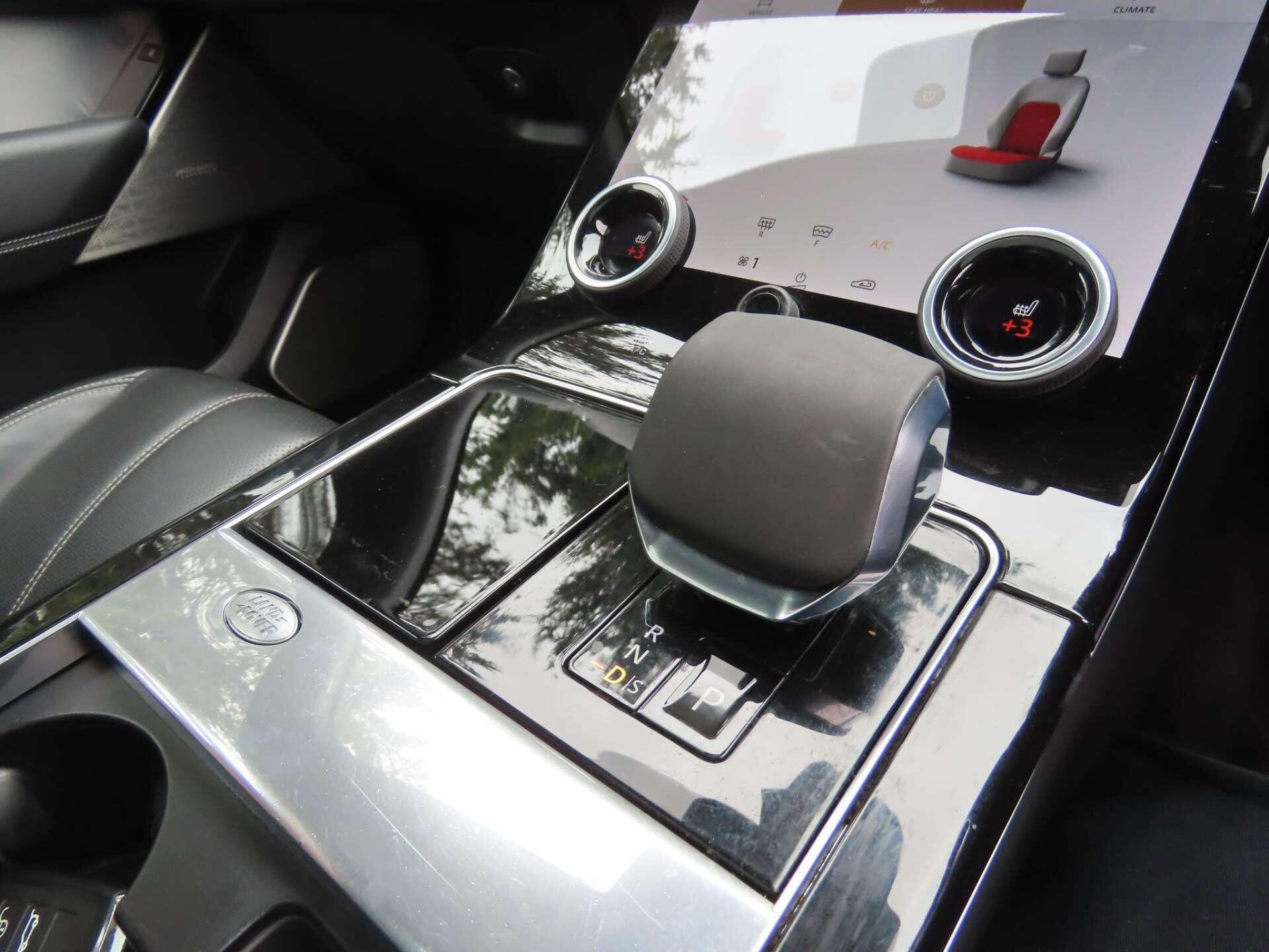 Land Rover Range Rover Velar view 14