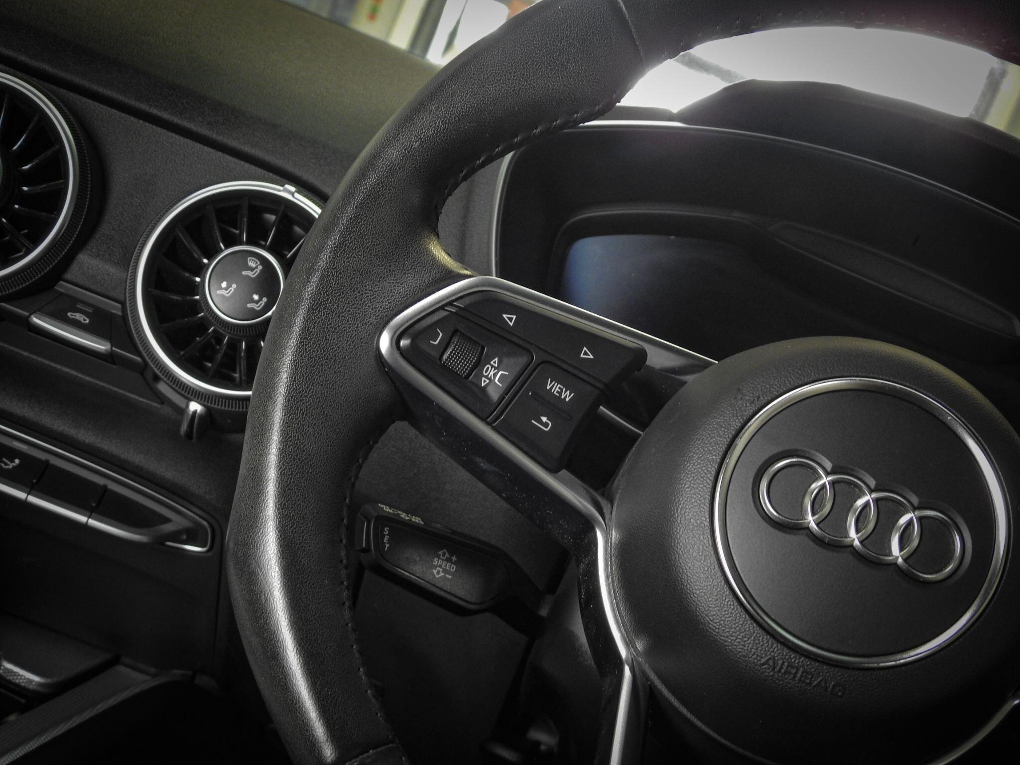 Audi TT view 24