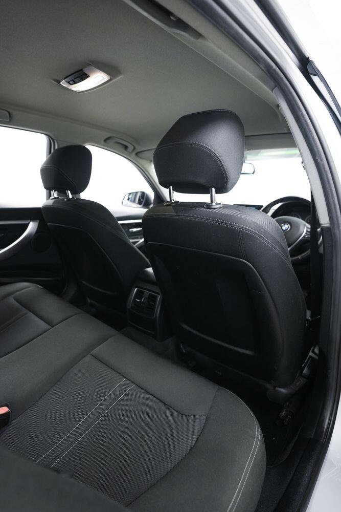 BMW 3 Series view 14