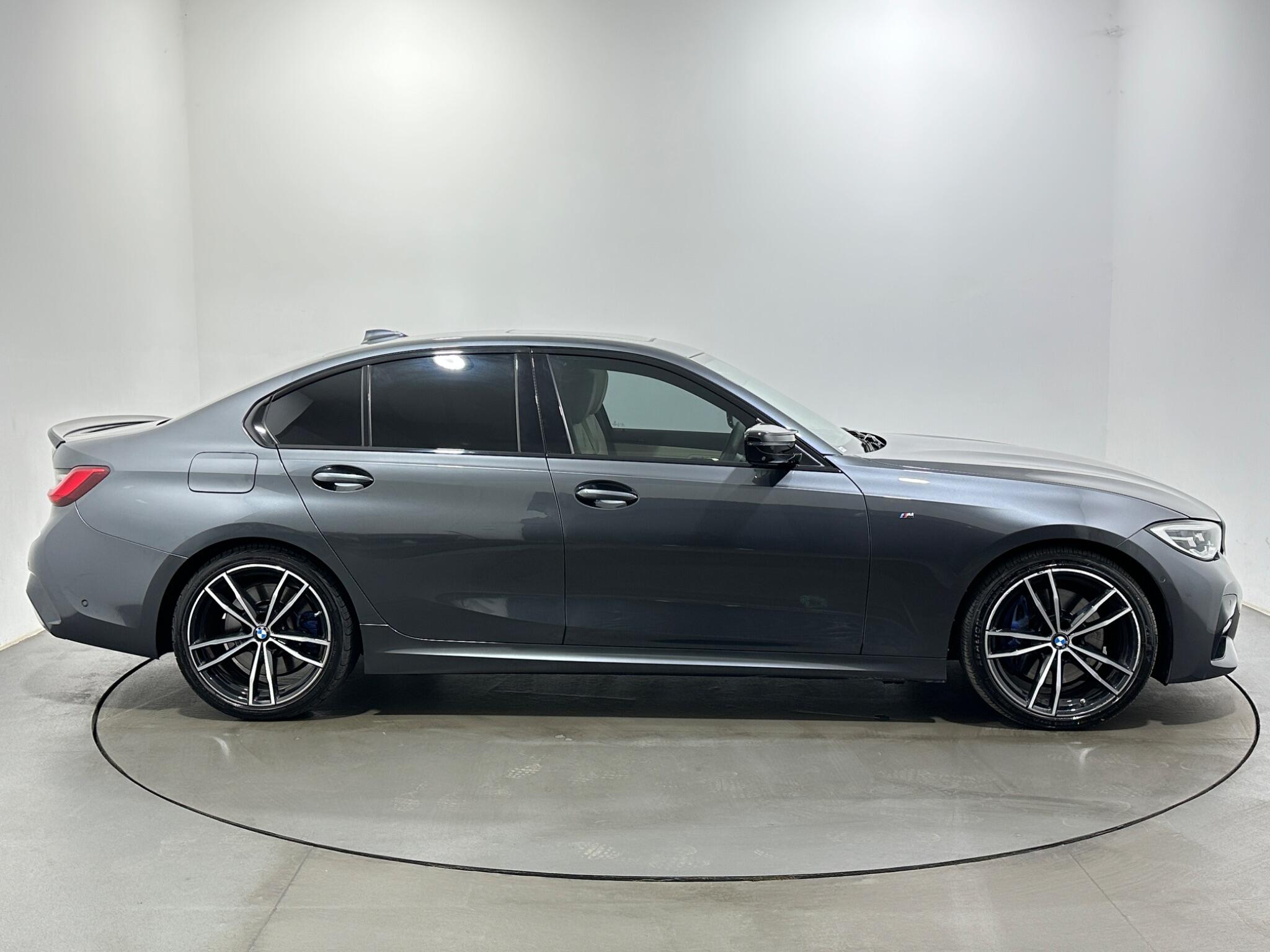 BMW 3 Series view 9