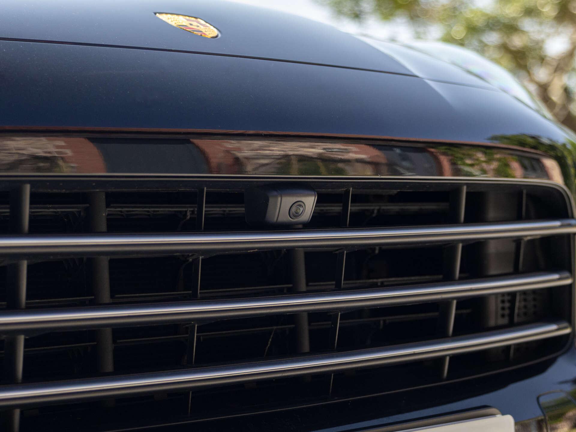 Porsche Cayenne view 9
