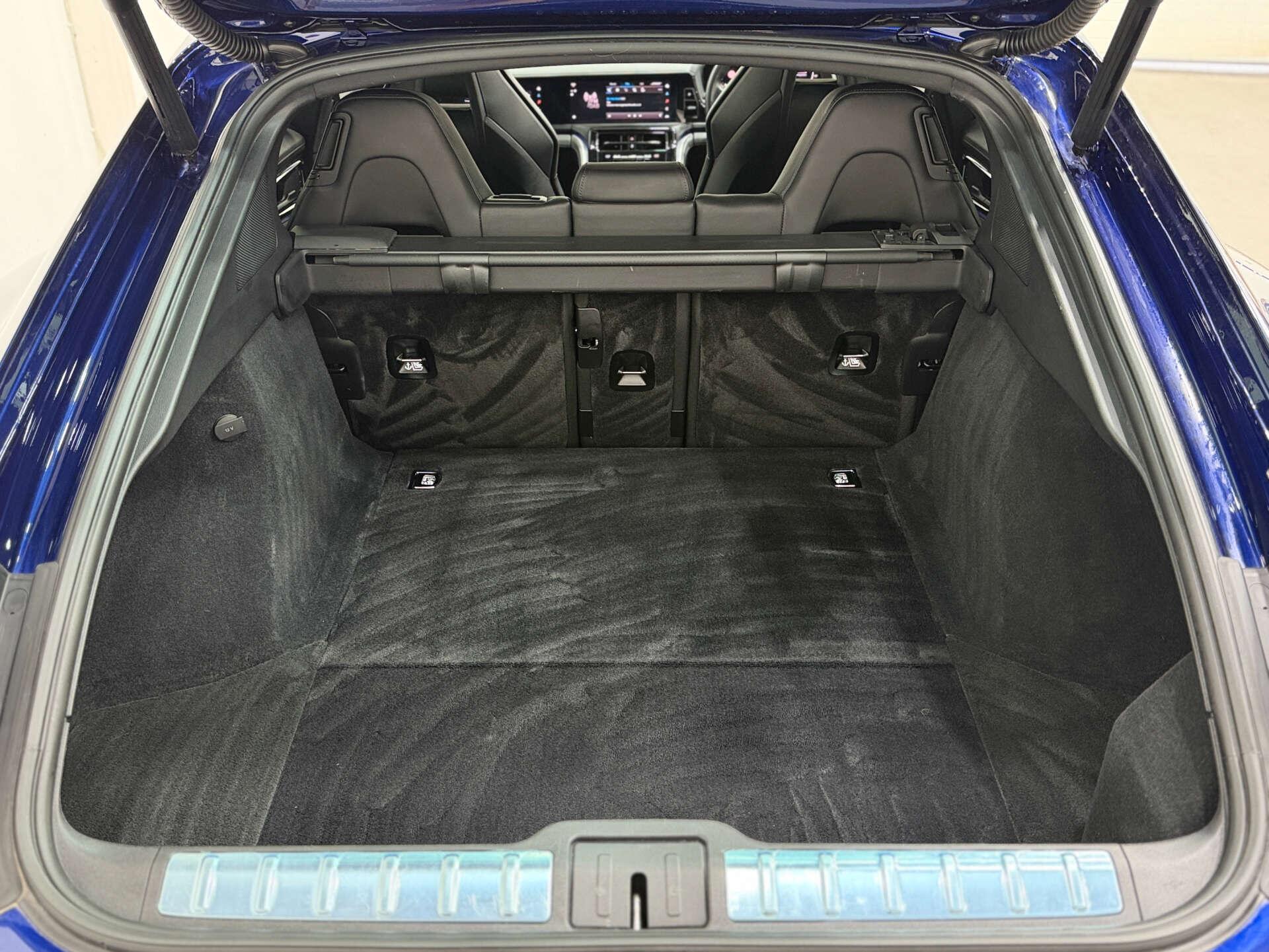 Porsche Panamera view 29