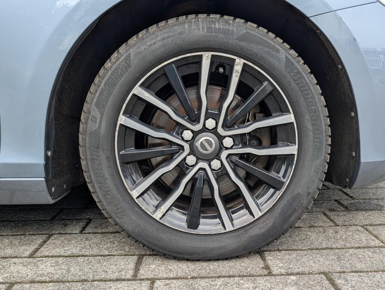 Volvo V40 view 10