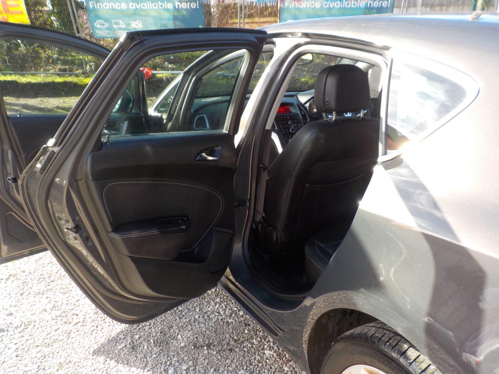 Vauxhall Astra 1.7 CDTi ecoFLEX 99g Elite Euro 5 (s/s) 5dr