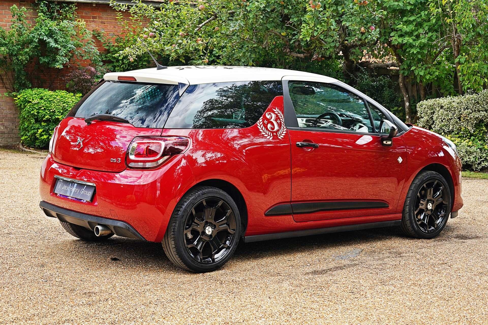 DS Automobiles DS 3 view 7